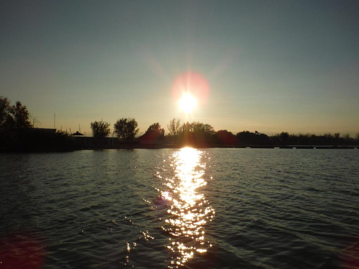 Pfahlbau Sunset I Toplage Elektroboot Inklusive Rust Esterno foto