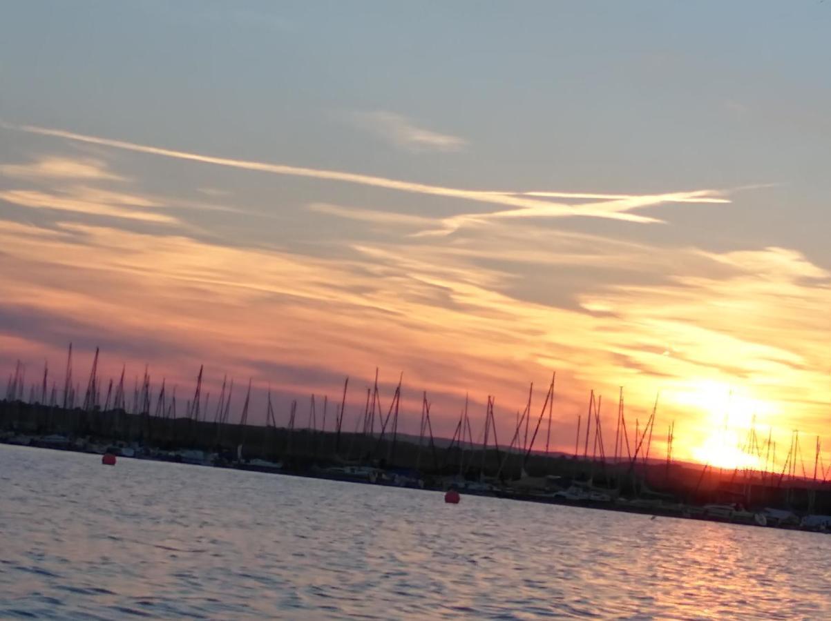 Pfahlbau Sunset I Toplage Elektroboot Inklusive Rust Esterno foto