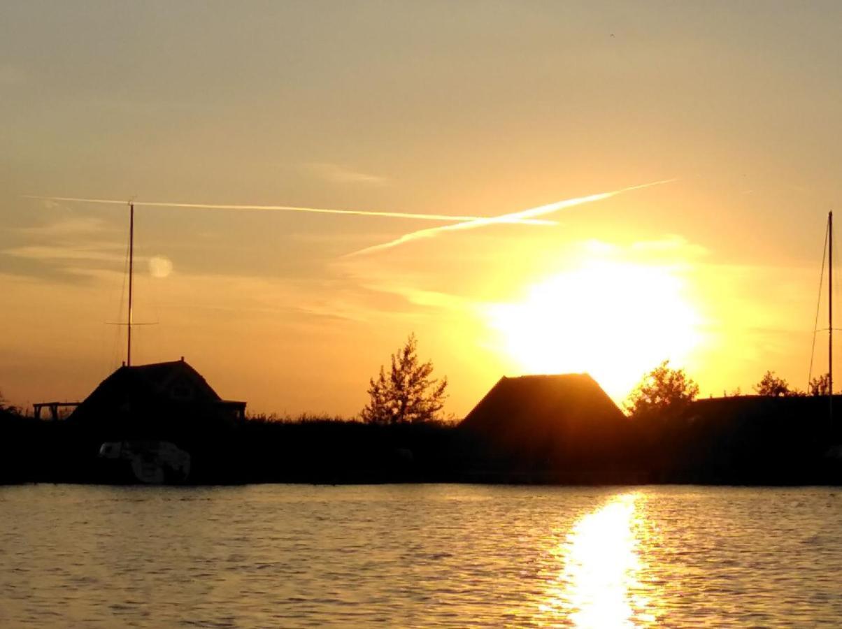 Pfahlbau Sunset I Toplage Elektroboot Inklusive Rust Esterno foto